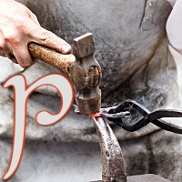 pale grey tinco tengwa superimposed on a photograph of a smith holding a piece of metal with iron tongs onto the horn of an anvil while working it with a hammer. like the metal, the tengwa is glowing red-hot at the edges.